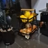 Kép 3/7 - Kétszintes Loft Stílusú Fekete Gyümölcskosár Fából Készült Fogantyúval